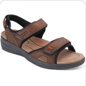Mens Brown Sandals. Fair condition